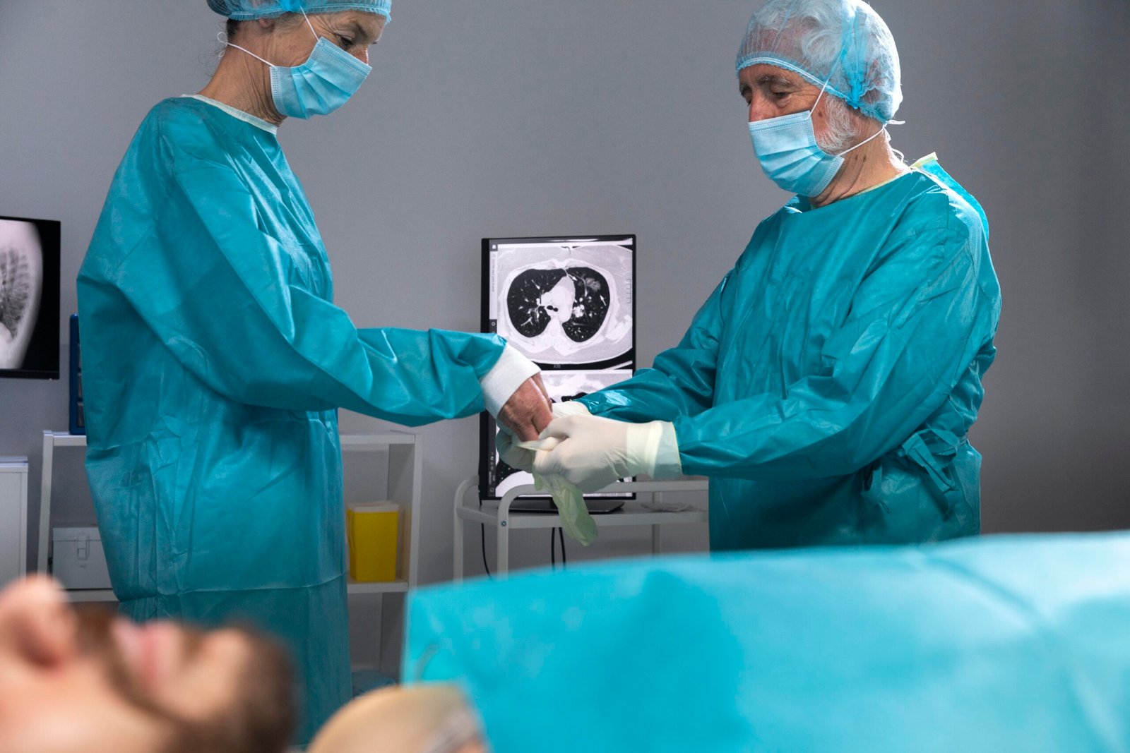 Evaluacion por comite de oncologia multidisciplinar e infectologia en Estambul