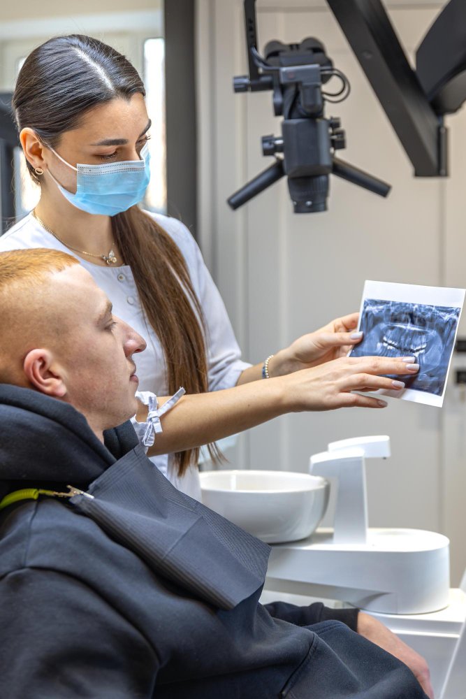 Proceso paso a paso de colocación de coronas dentales en Cayra Clinic.