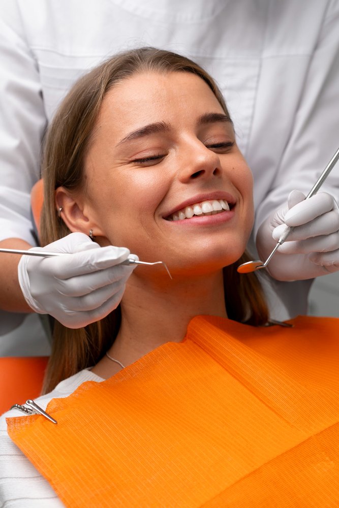 Comparación general entre coronas y carillas dentales en clínicas turcas