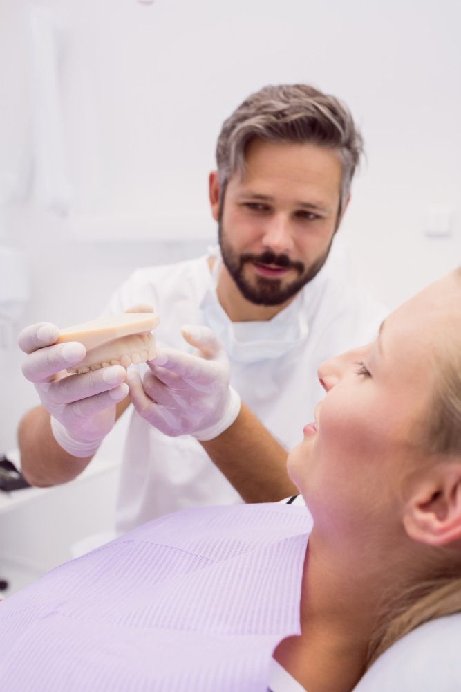 Preguntas frecuentes sobre riesgos y alternativas de carillas dentales en turismo médico Turquía
