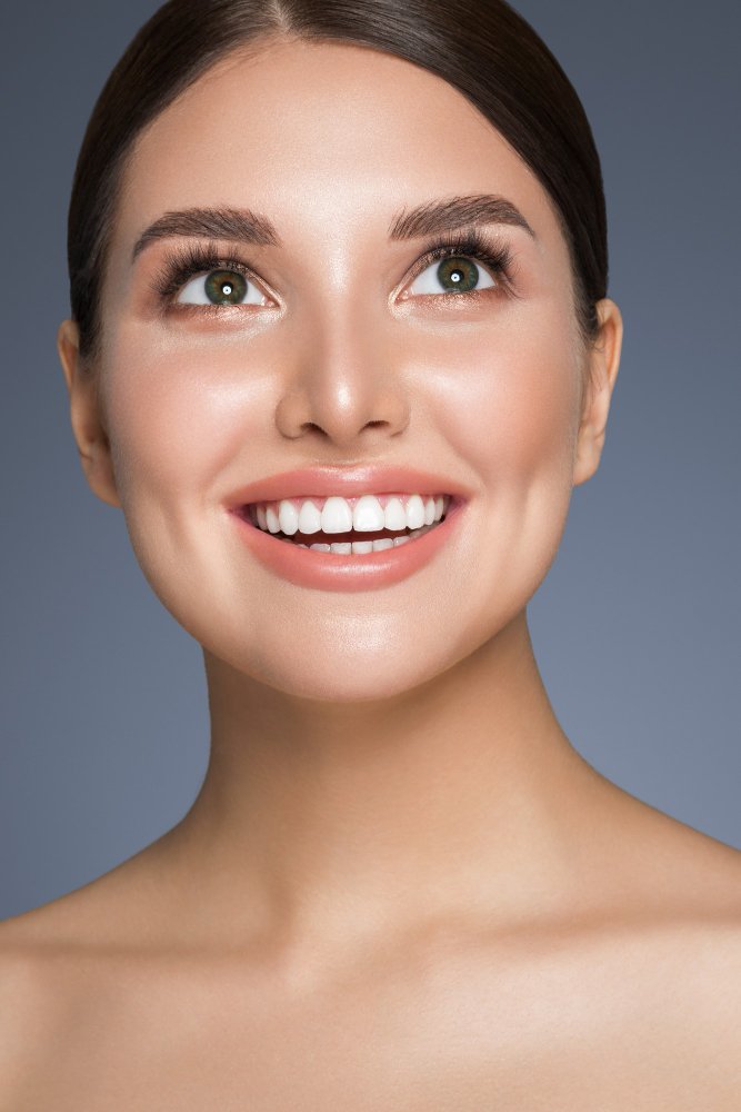 Resultados antes y después del tratamiento Hollywood Smile en Cayra Clinic.