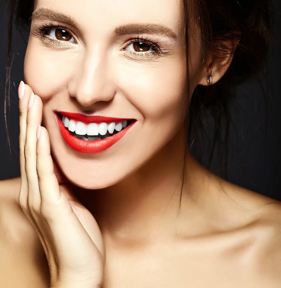 Carillas dentales de zirconio y porcelana para un Hollywood Smile en Turquía.