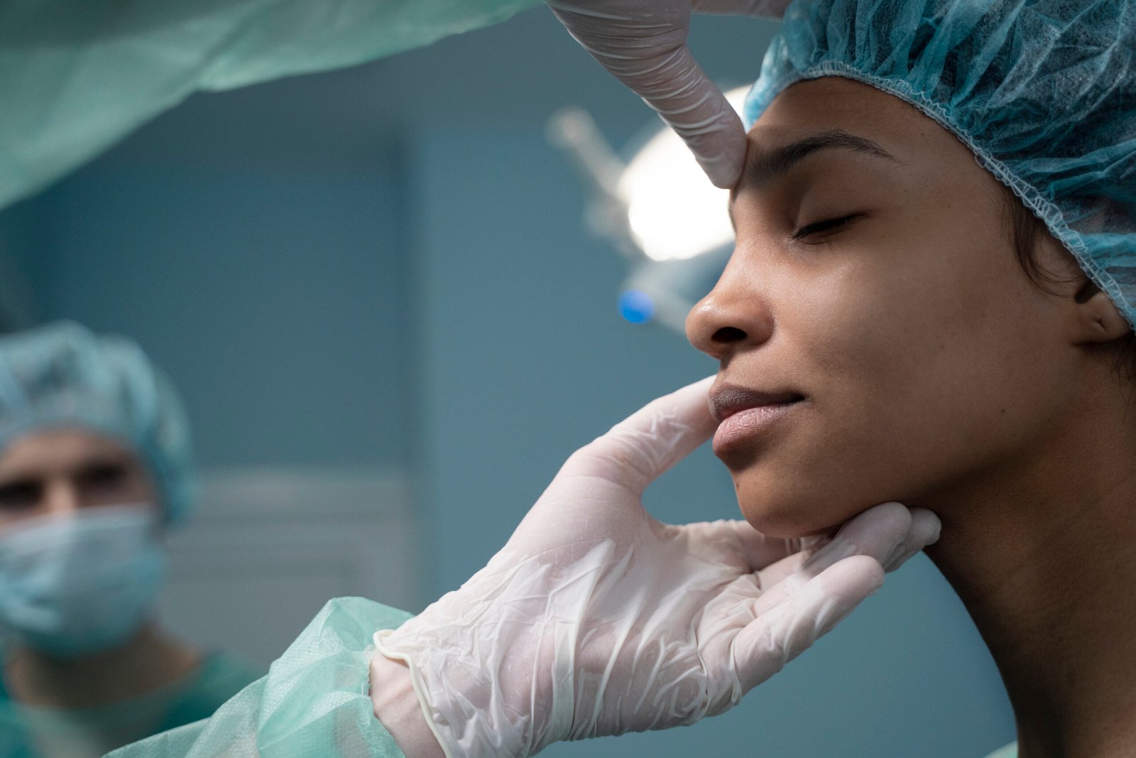Caracteristicas anatomicas y tecnicas de rinoplastia afroamericana y asiatica