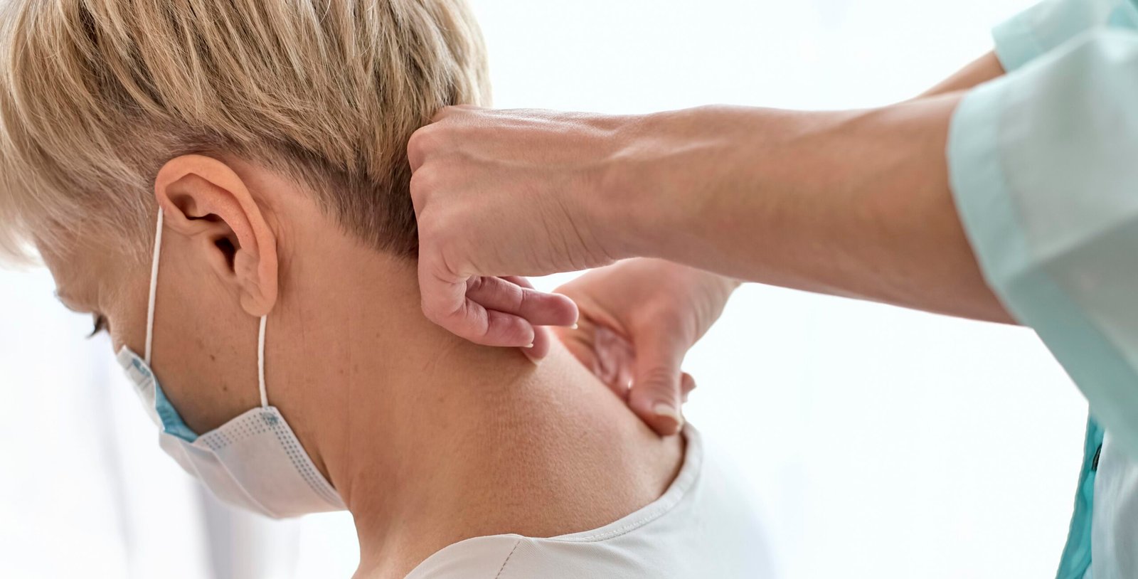 Cuidados postoperatorios para la cicatriz de lifting de cuello en Cayra Clinic
