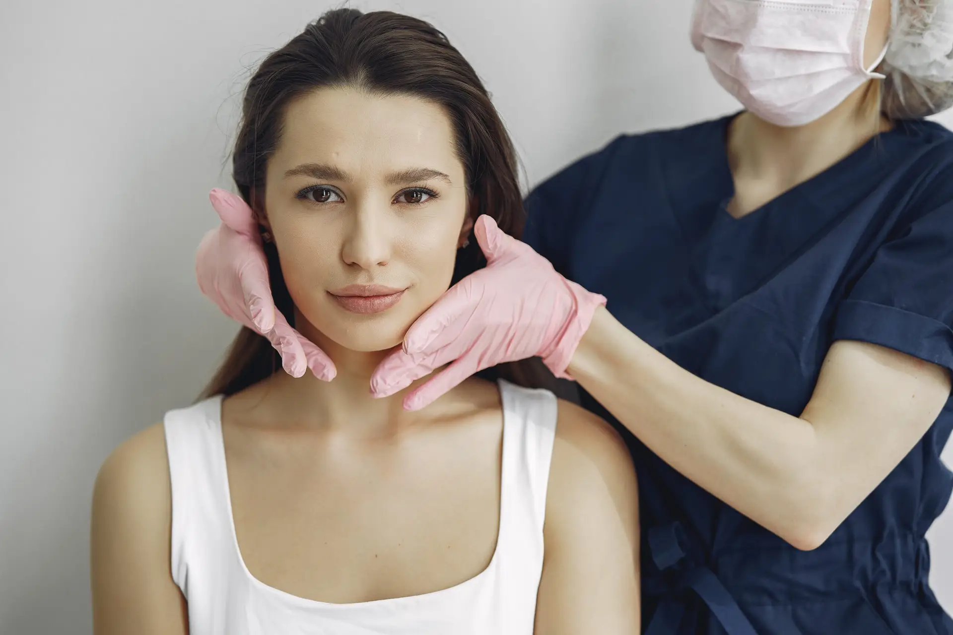 Instalaciones hospitalarias de vanguardia y quirofanos de alta complejidad para cirugia estetica facial en Estambul